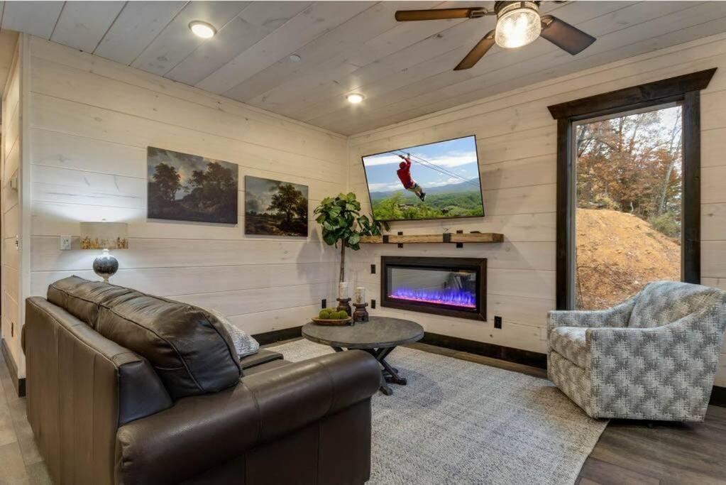 Blue Moon Ridge: Brand New Cabin! 5 Bedrooms, Pool/Hot Tub, Theatre Pigeon Forge Buitenkant foto