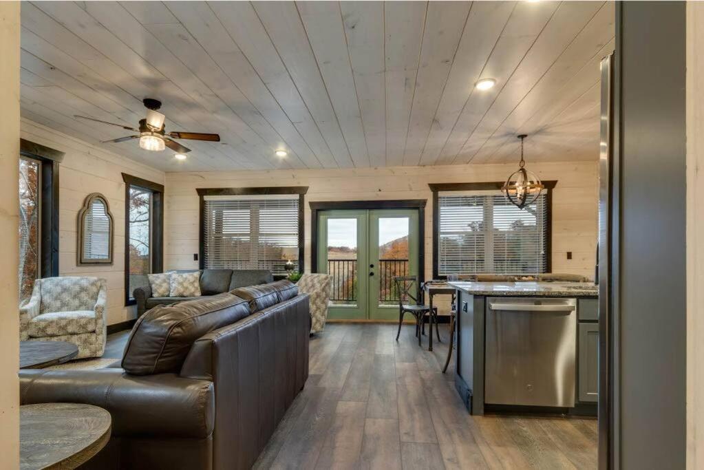 Blue Moon Ridge: Brand New Cabin! 5 Bedrooms, Pool/Hot Tub, Theatre Pigeon Forge Buitenkant foto