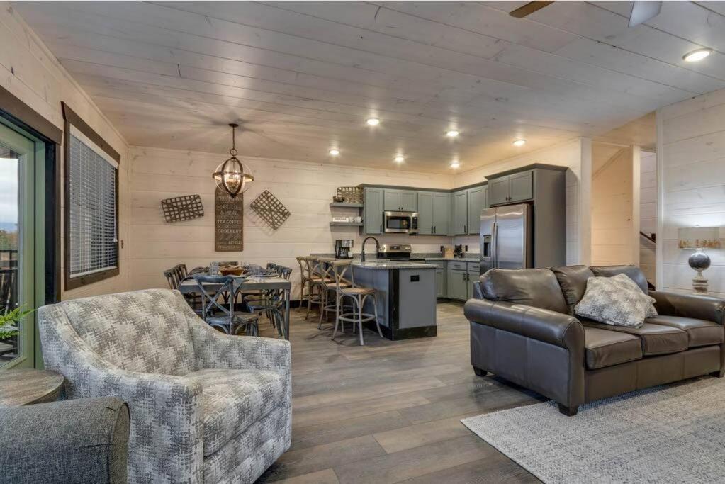Blue Moon Ridge: Brand New Cabin! 5 Bedrooms, Pool/Hot Tub, Theatre Pigeon Forge Buitenkant foto
