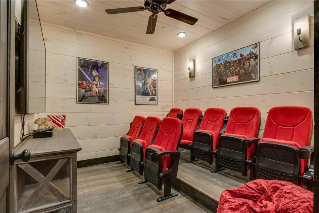 Blue Moon Ridge: Brand New Cabin! 5 Bedrooms, Pool/Hot Tub, Theatre Pigeon Forge Buitenkant foto