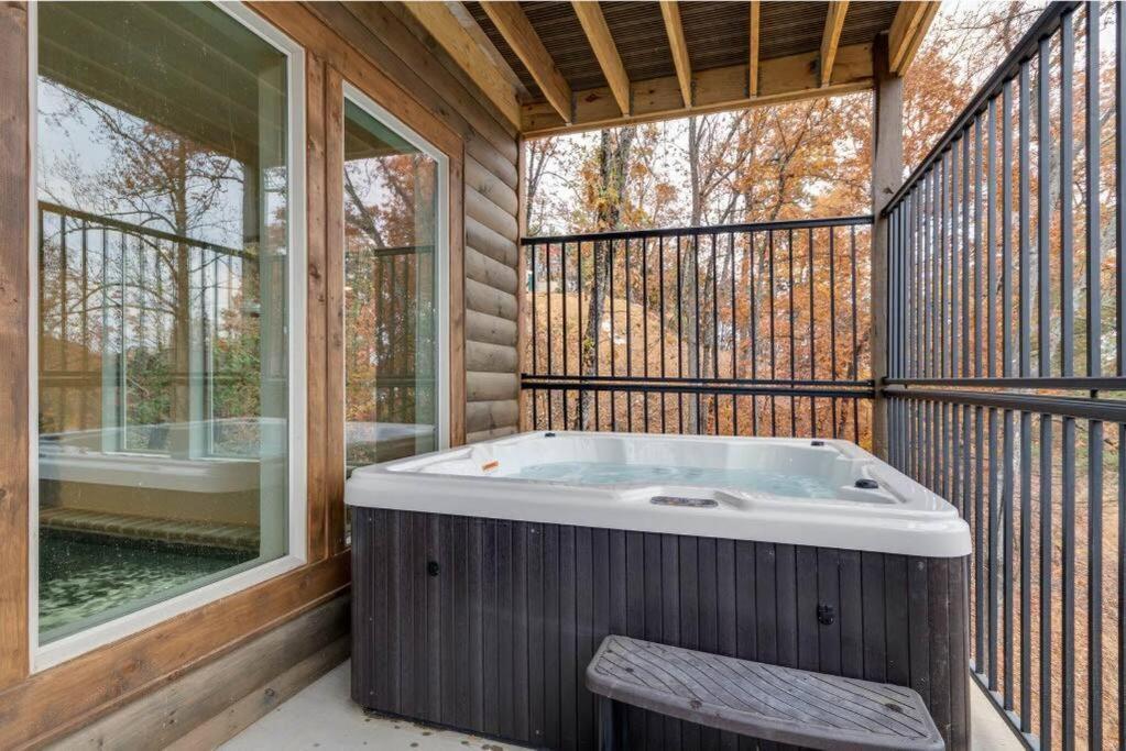 Blue Moon Ridge: Brand New Cabin! 5 Bedrooms, Pool/Hot Tub, Theatre Pigeon Forge Buitenkant foto
