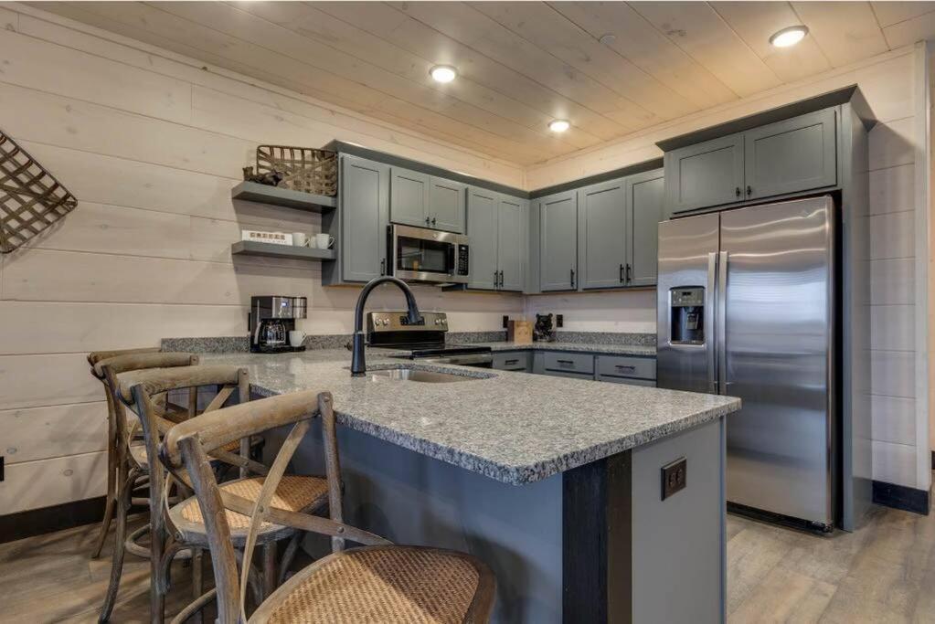 Blue Moon Ridge: Brand New Cabin! 5 Bedrooms, Pool/Hot Tub, Theatre Pigeon Forge Buitenkant foto