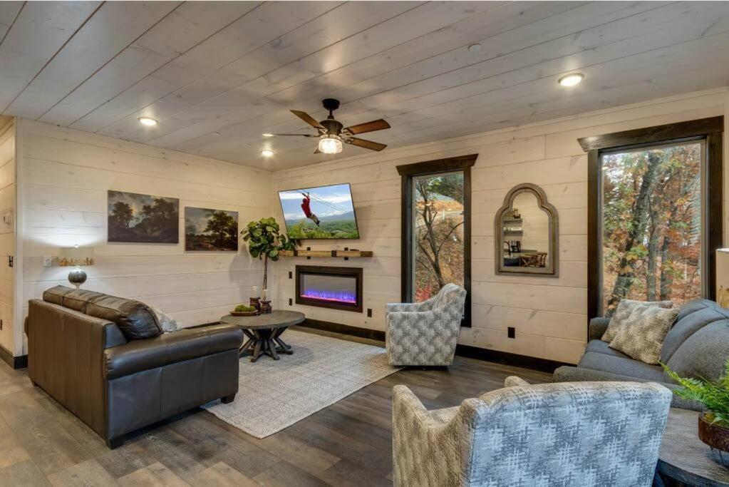 Blue Moon Ridge: Brand New Cabin! 5 Bedrooms, Pool/Hot Tub, Theatre Pigeon Forge Buitenkant foto
