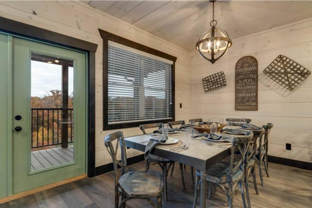 Blue Moon Ridge: Brand New Cabin! 5 Bedrooms, Pool/Hot Tub, Theatre Pigeon Forge Buitenkant foto